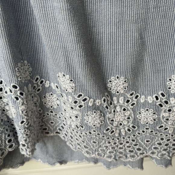 Hollister Pinstriped Embroidered Crop Top Size Medium - Picture 5 of 9